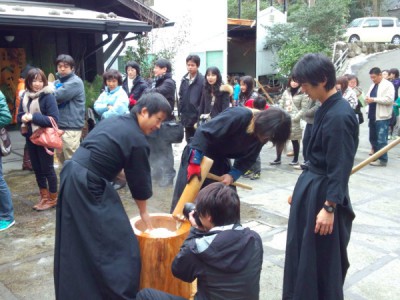 黒川温泉青年部企画！やまなみ太鼓＆餅つき