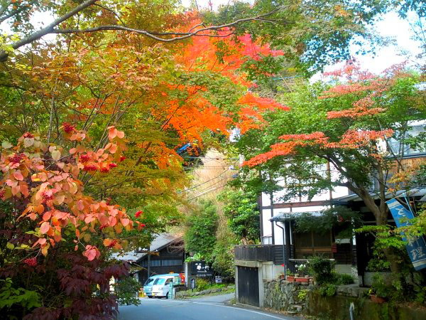 黒川温泉旅館組合前